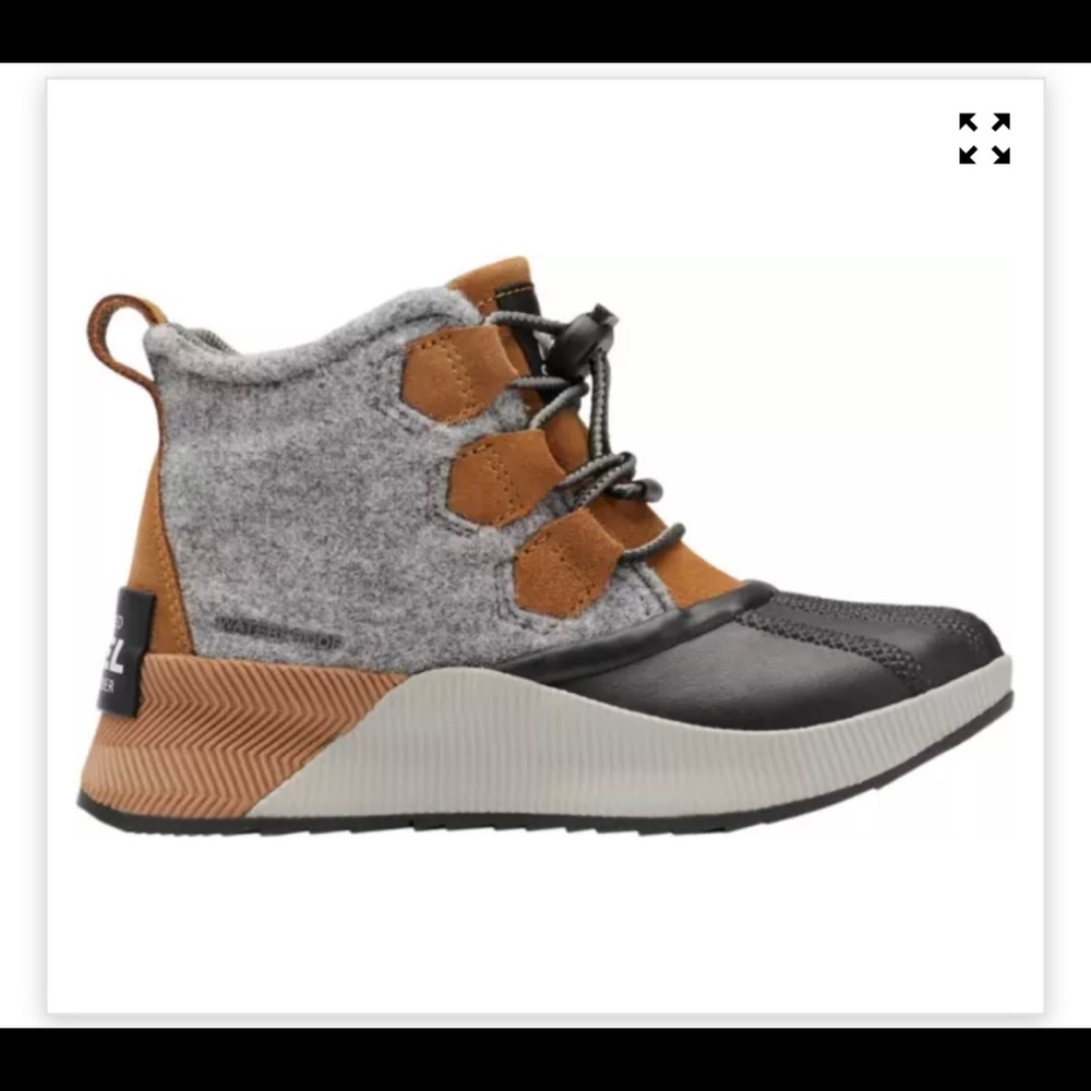 COPY - Sorel youth out n about classic